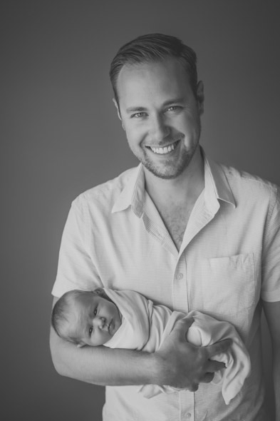 moncton newborn photographer , newborn lifestyle , family posing , newborn posing , moncton photographer